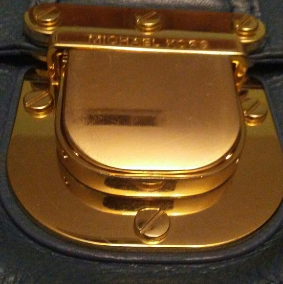 Michael Kors crossbody purse - Picture 2 of 4